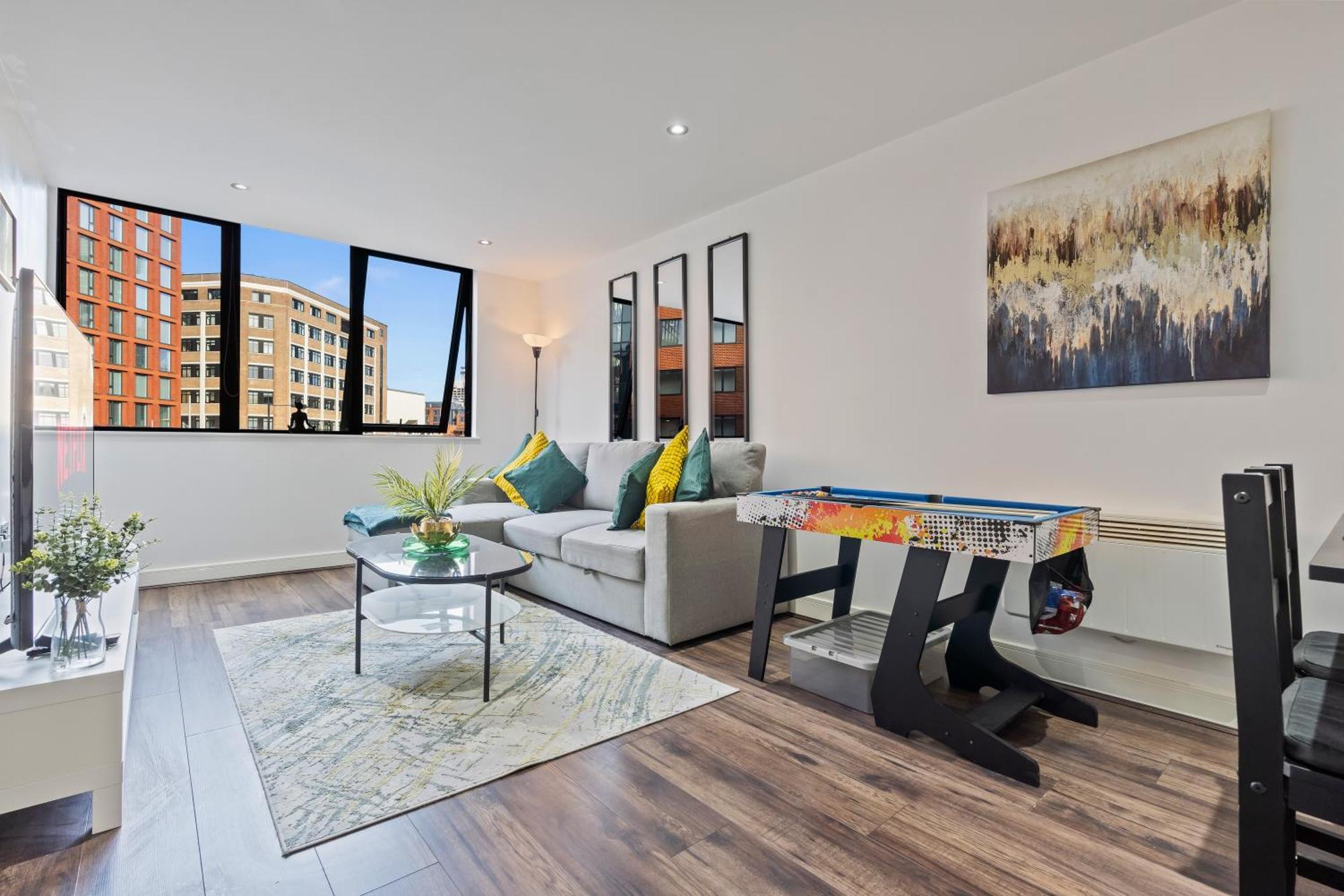 Luxury 2 Bed, Free Wi-fi And Paid Parking Apartment *