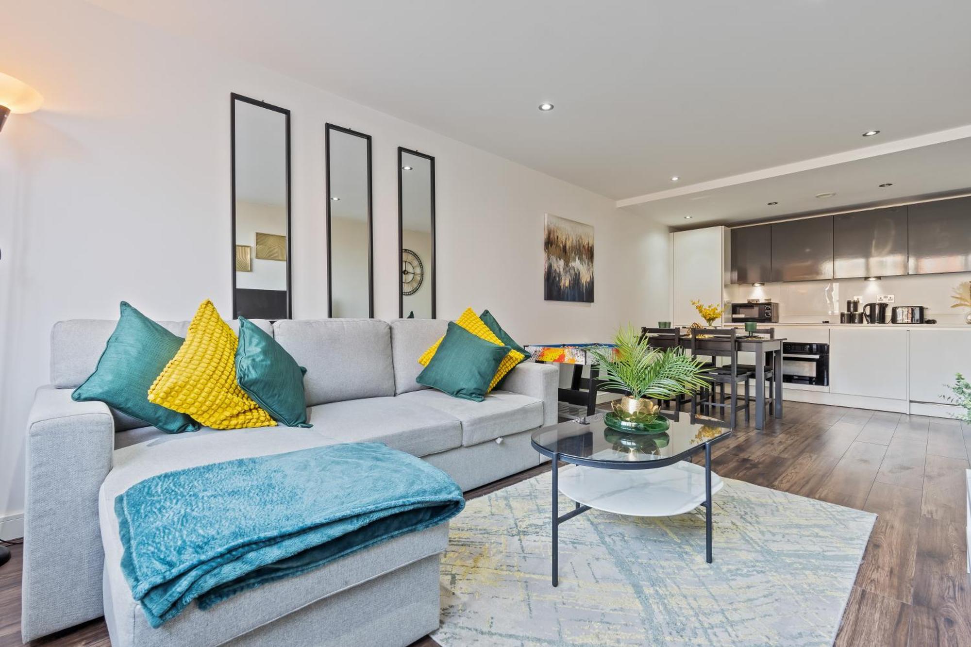 Luxury 2 Bed, Free Wi-fi And Paid Parking Apartment Birmingham