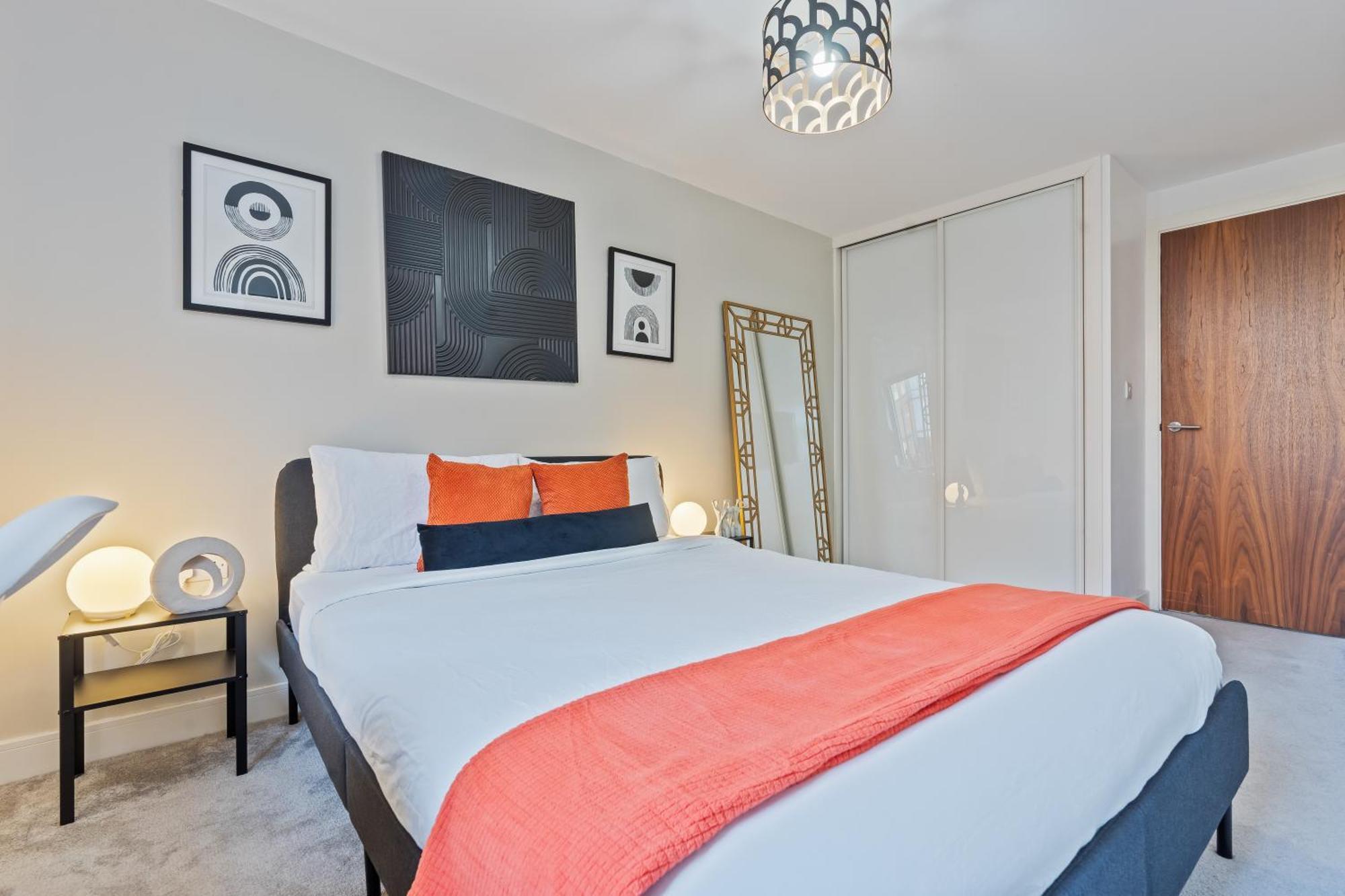 Luxury 2 Bed, Free Wi-fi And Paid Parking *