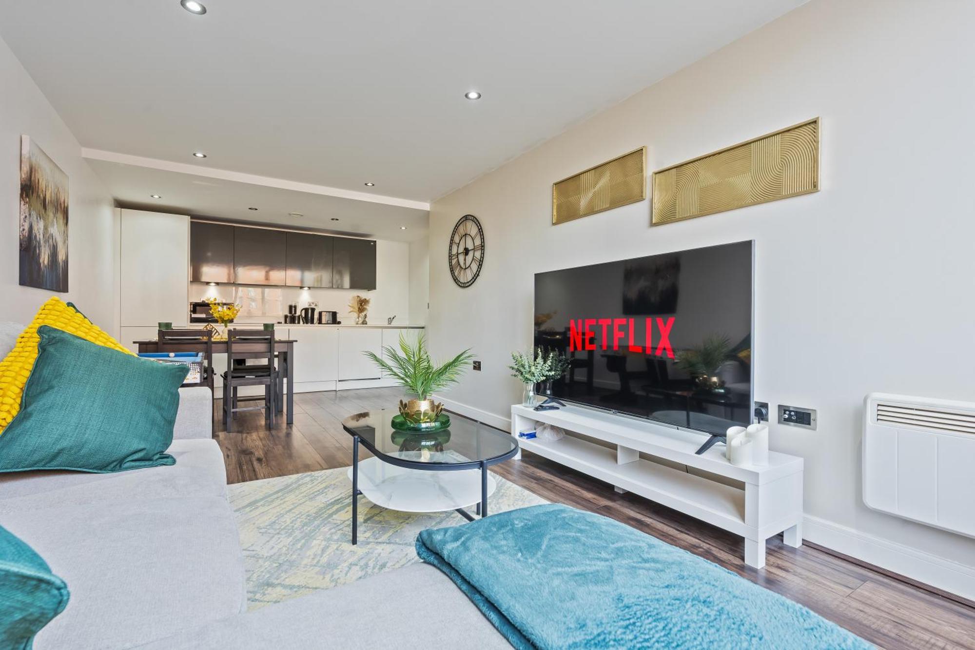 Luxury 2 Bed, Free Wi-fi And Paid Parking Apartment *
