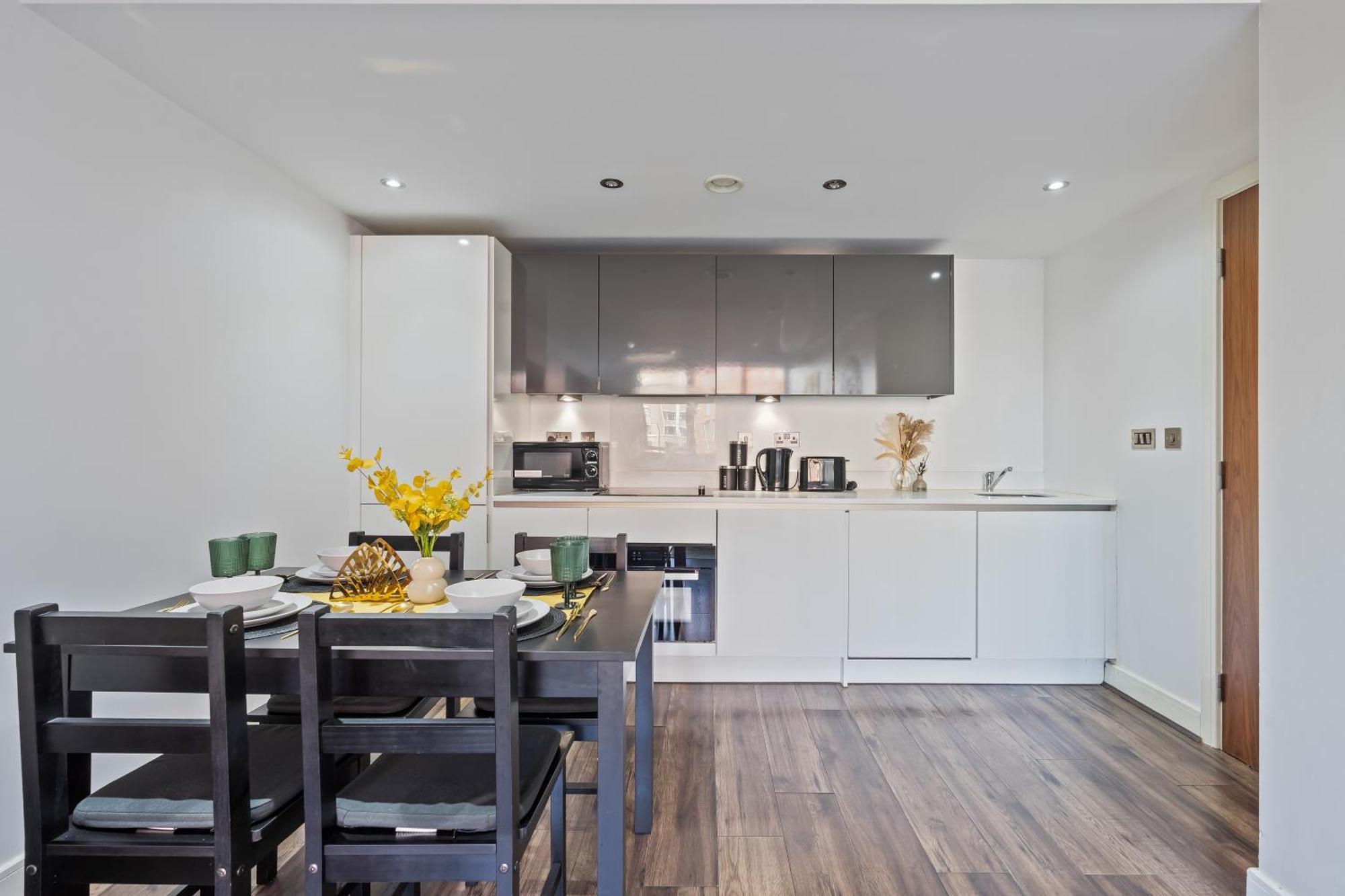 Apartment Luxury 2 Bed, Free Wi-fi And Paid Parking *